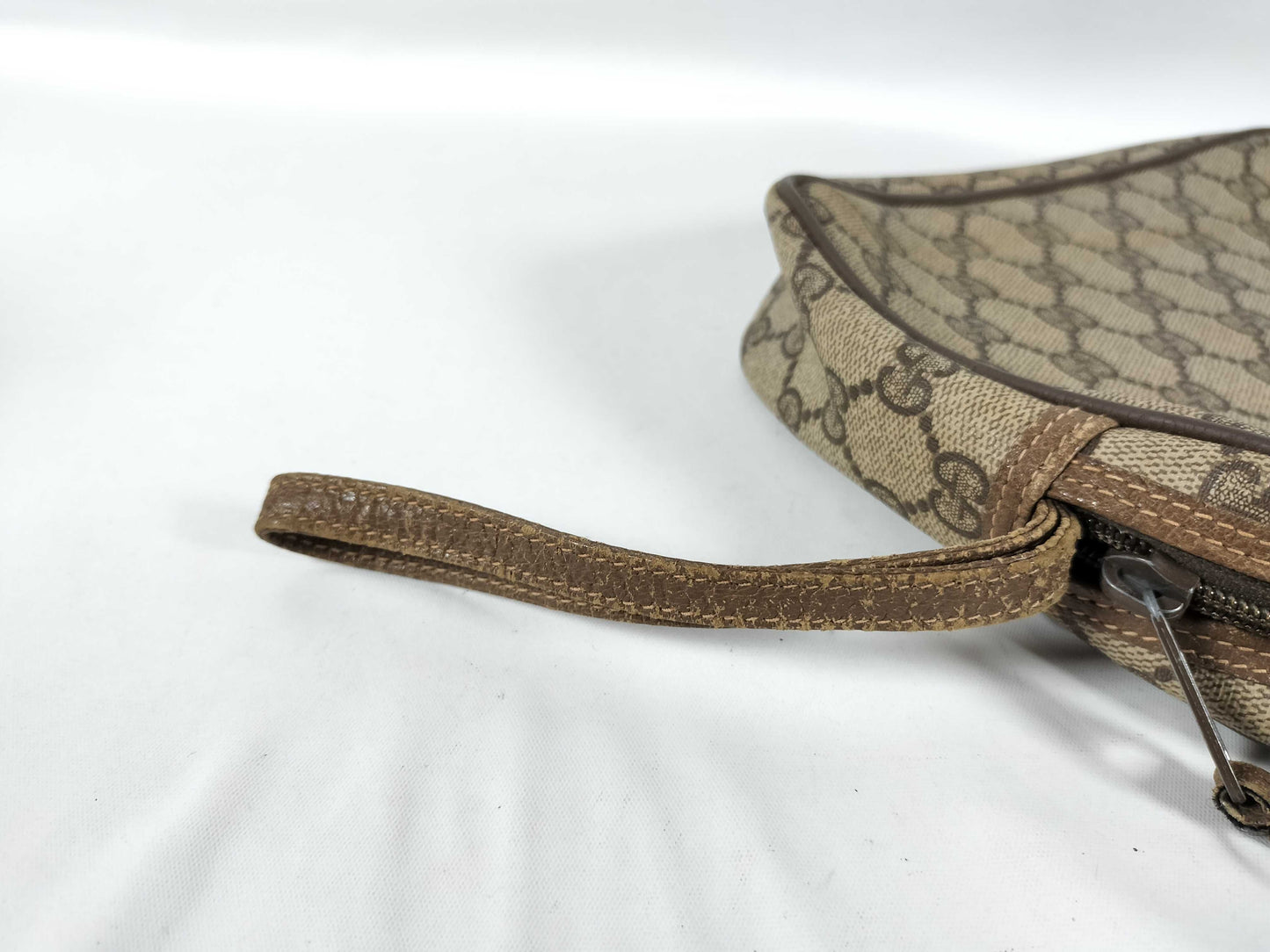 GUCCI GG Supreme Gucci Pouch