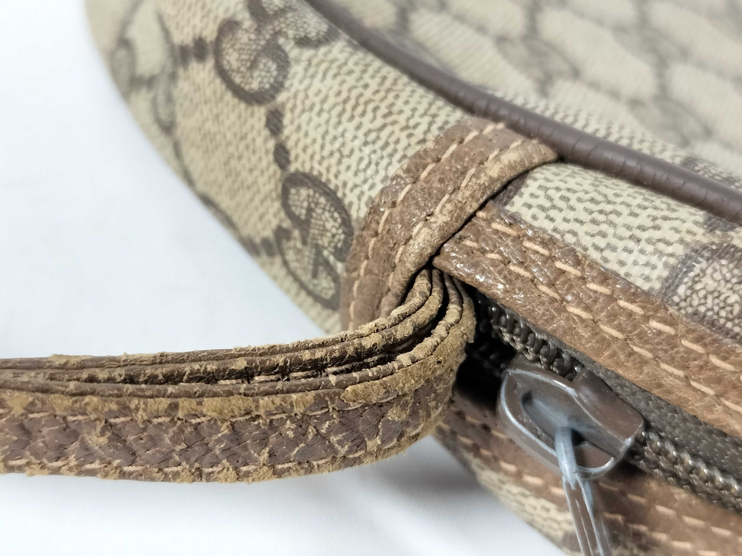 GUCCI GG Supreme Gucci Pouch