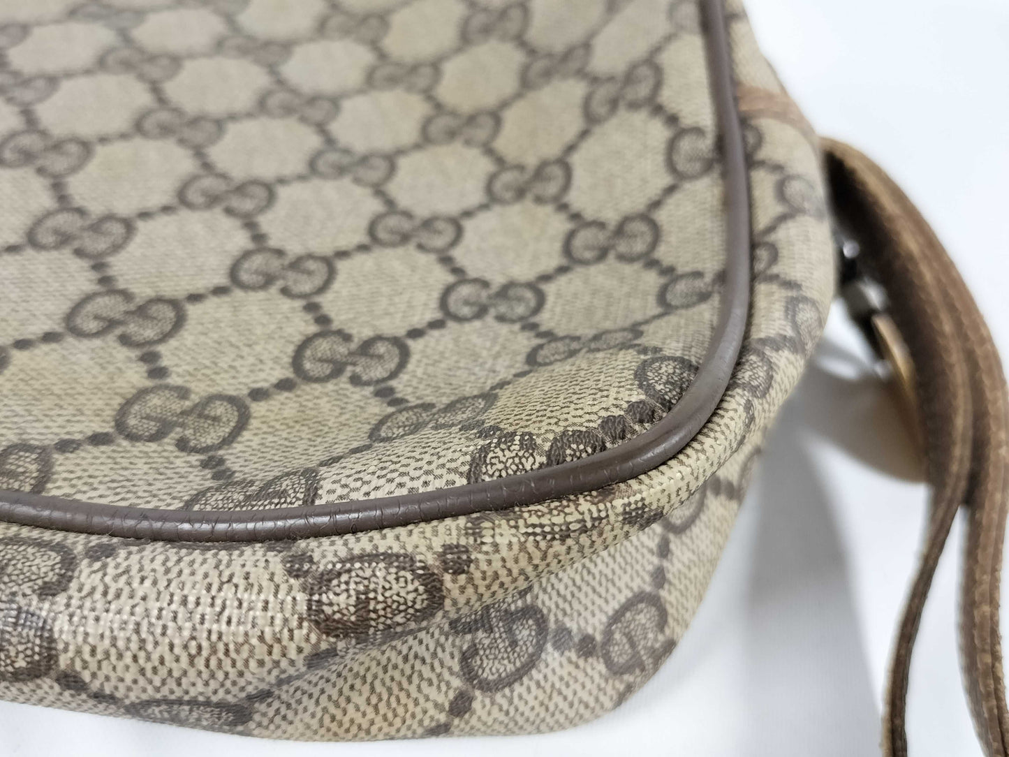 GUCCI GG Supreme Gucci Pouch