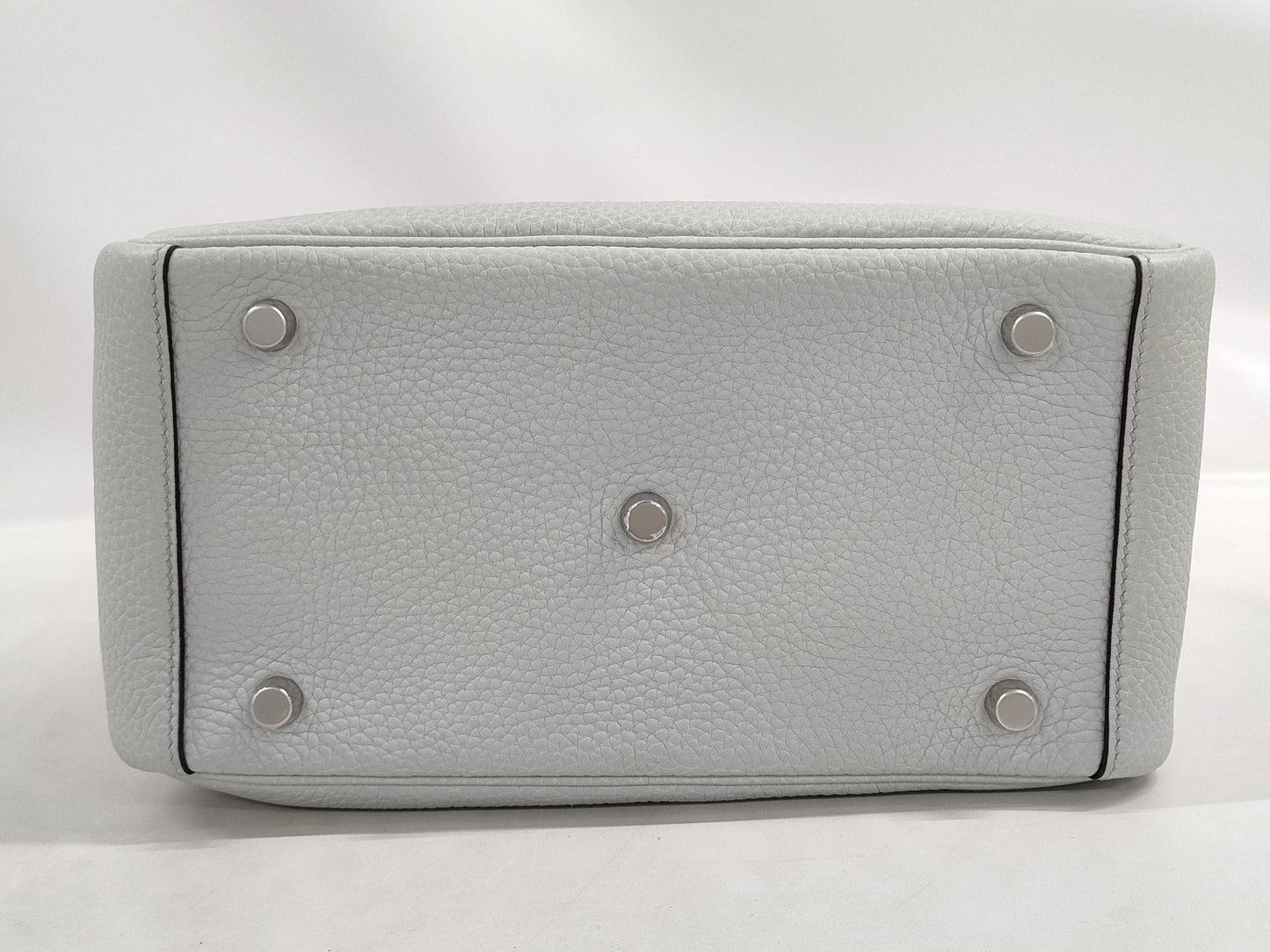 HERMES Lindy 26 Shoulder Bag in Taurillon Clemence Blue Pale with U Stamp and Silver Hardware