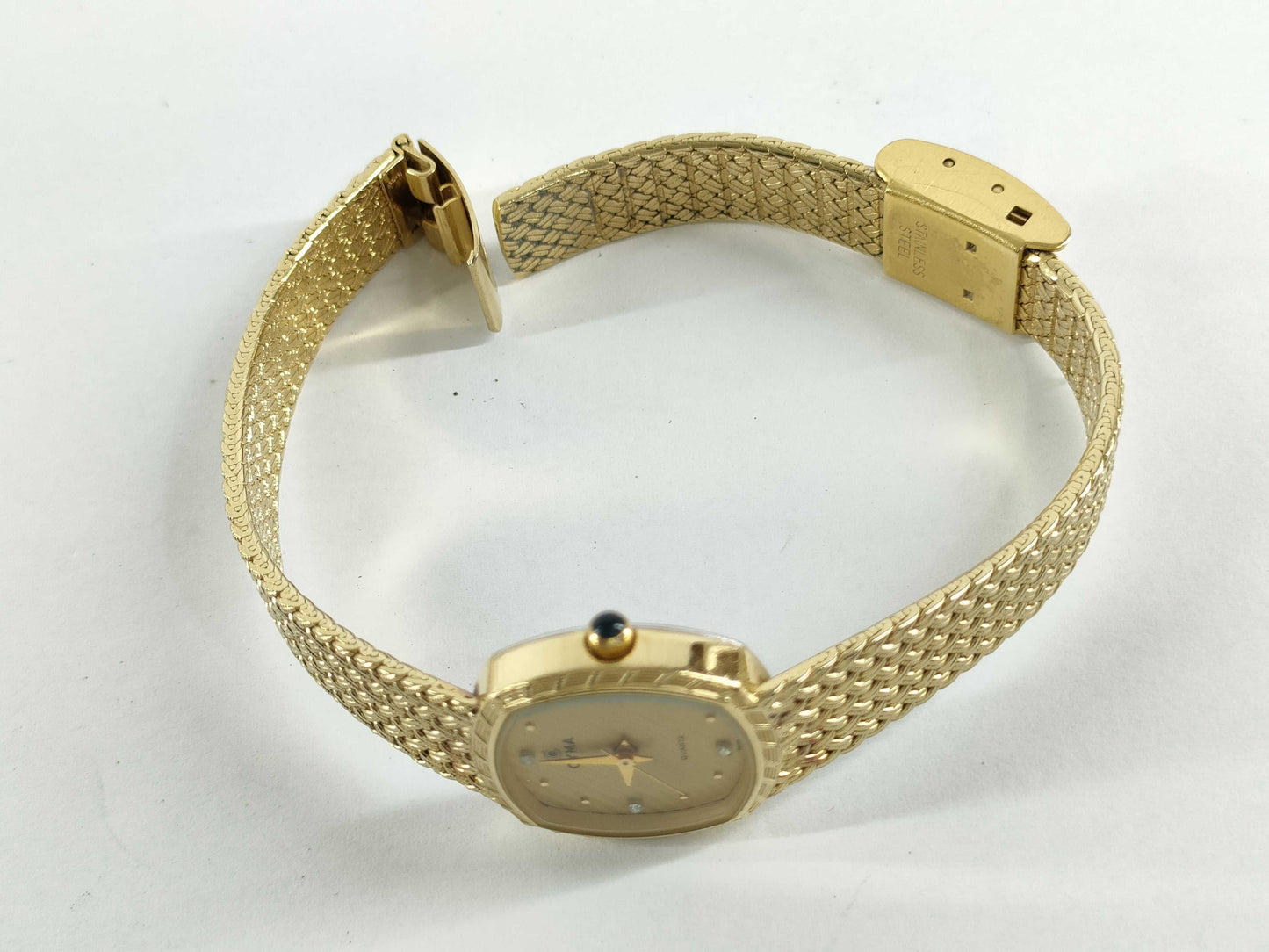 616 9045000 Not working/No guarantee of operation Women's watch