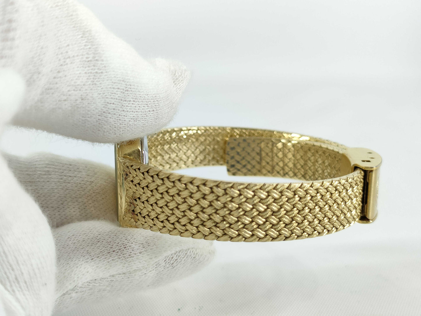 616 9045000 Not working/No guarantee of operation Women's watch