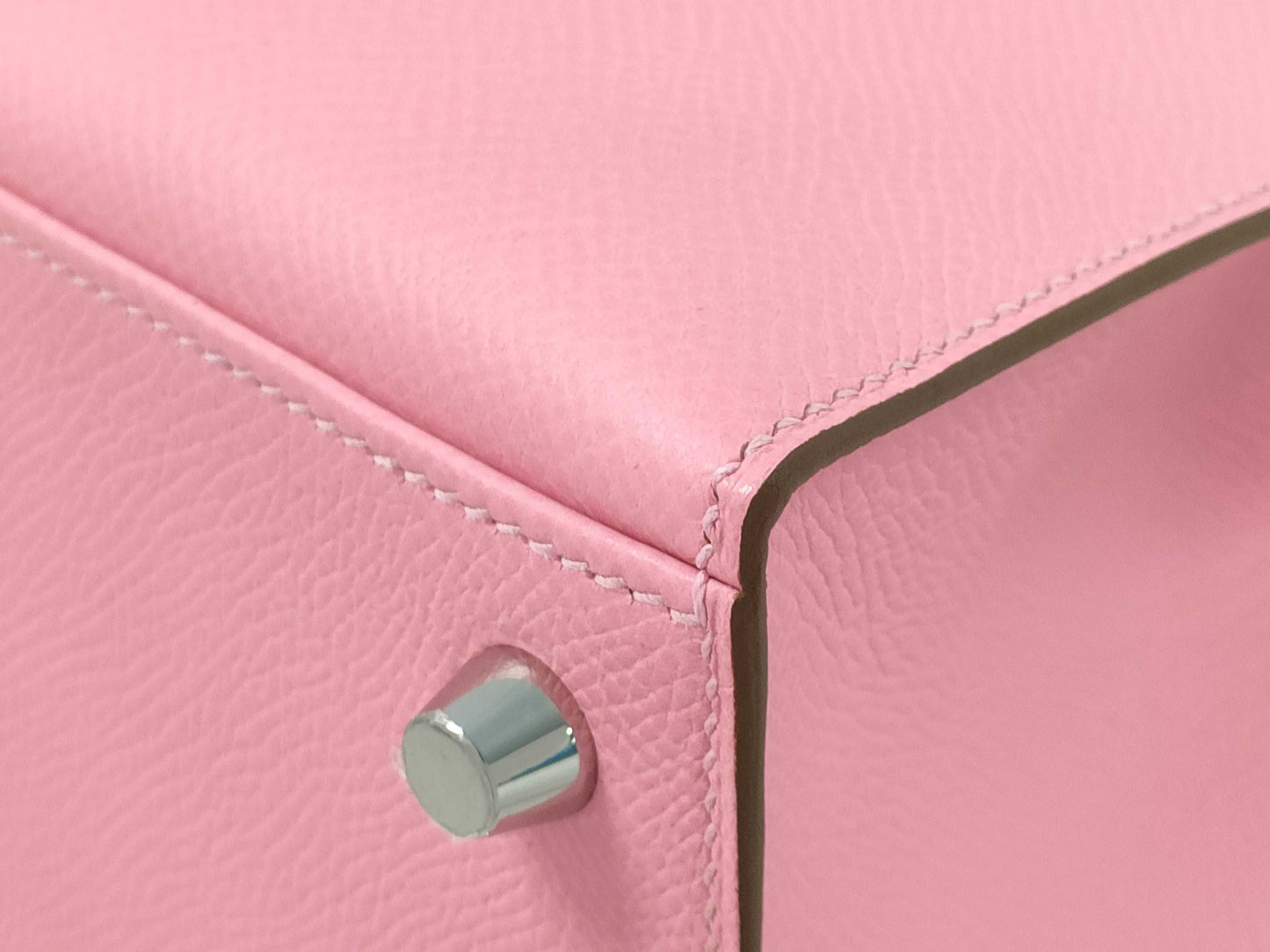 HERMES Kelly 25 handbag with rose confetti exterior, Epson logo, silver hardware, and a double stamp.