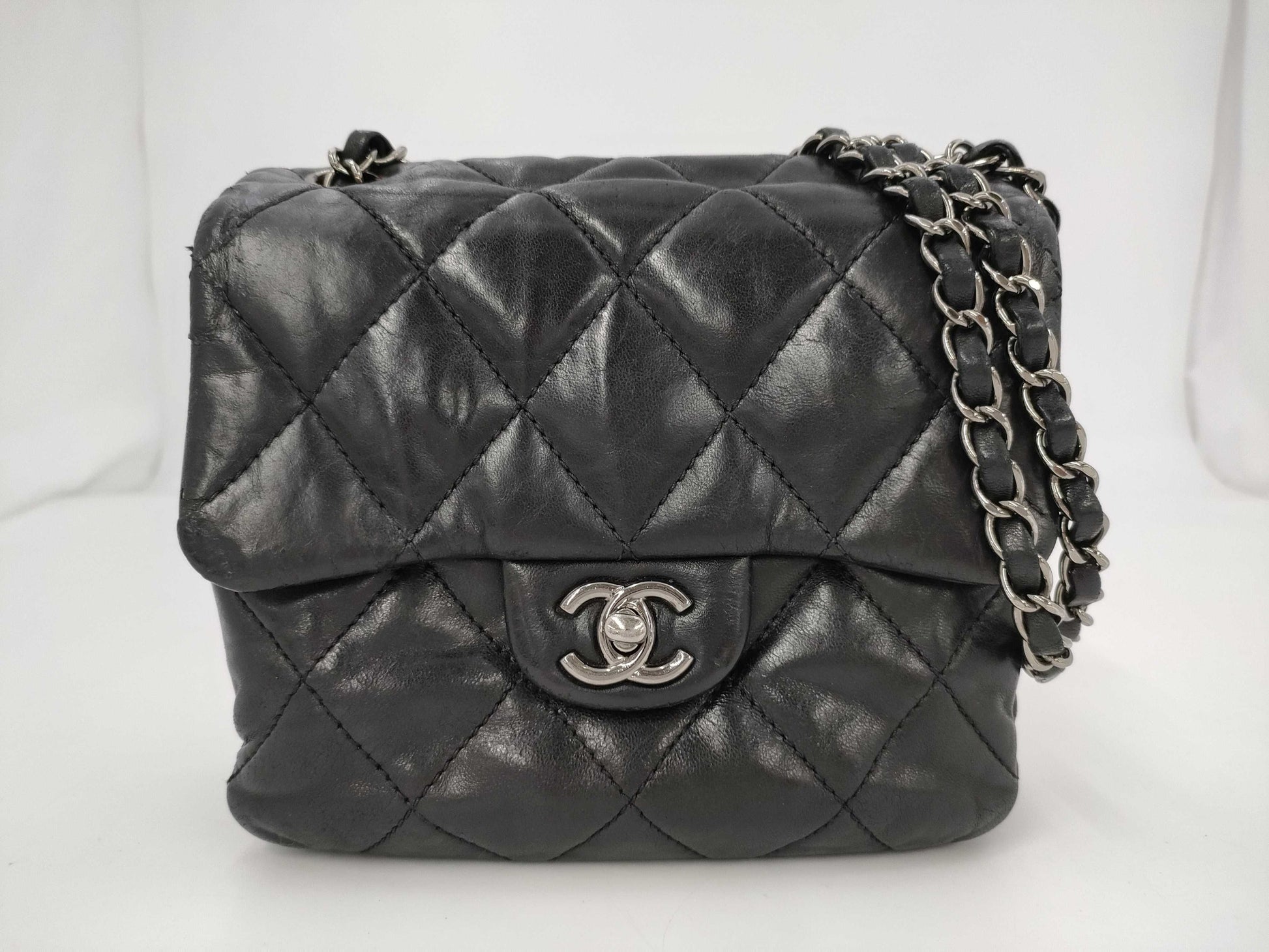 CHANEL Matelasse Chain Shoulder Bag