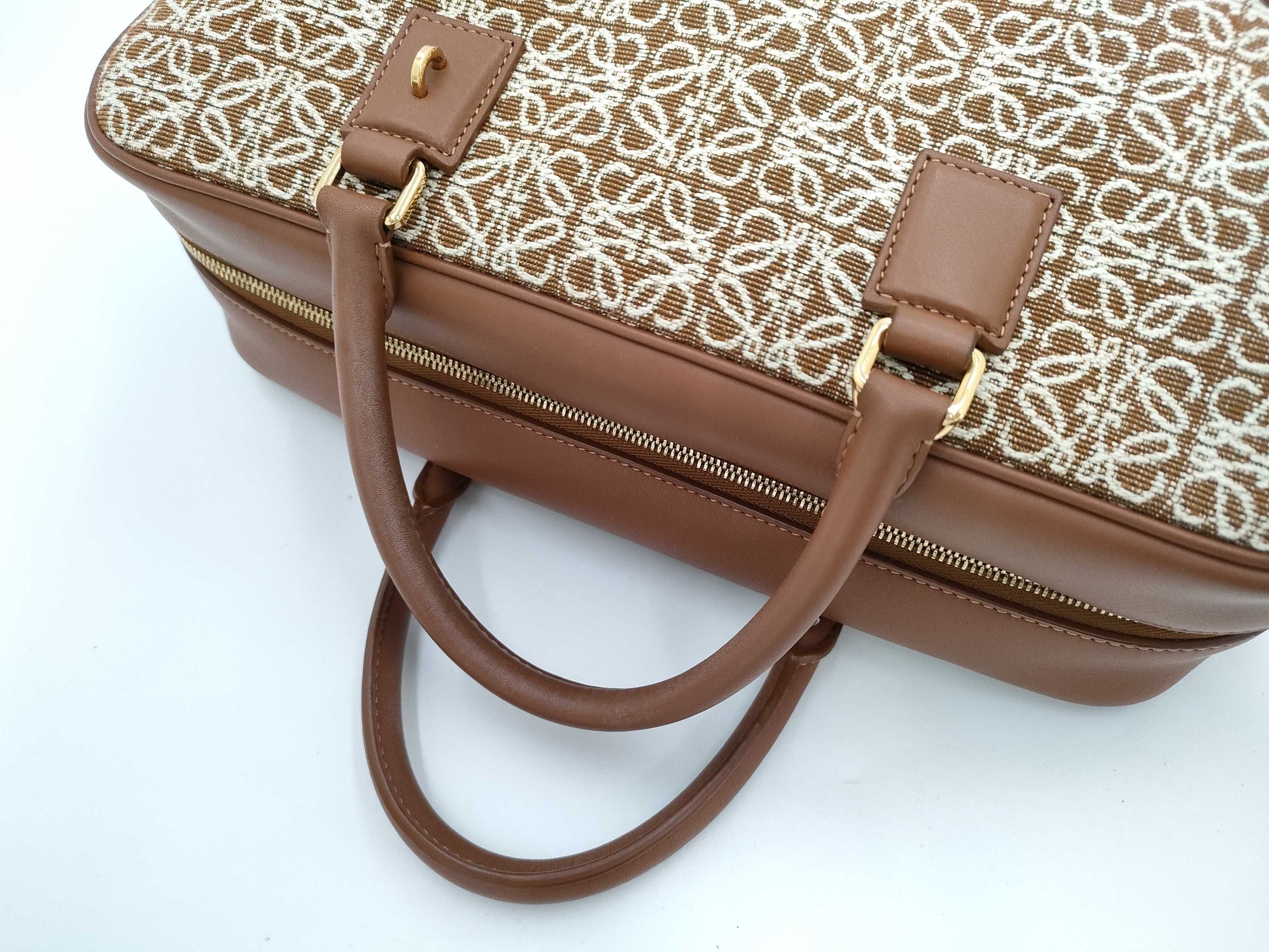 LOEWE Amazona 28 2-way Shoulder Bag with Anagram A039N08X02 Handbag