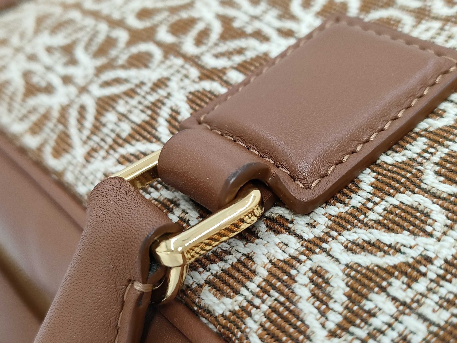 LOEWE Amazona 28 2-way Shoulder Bag with Anagram A039N08X02 Handbag