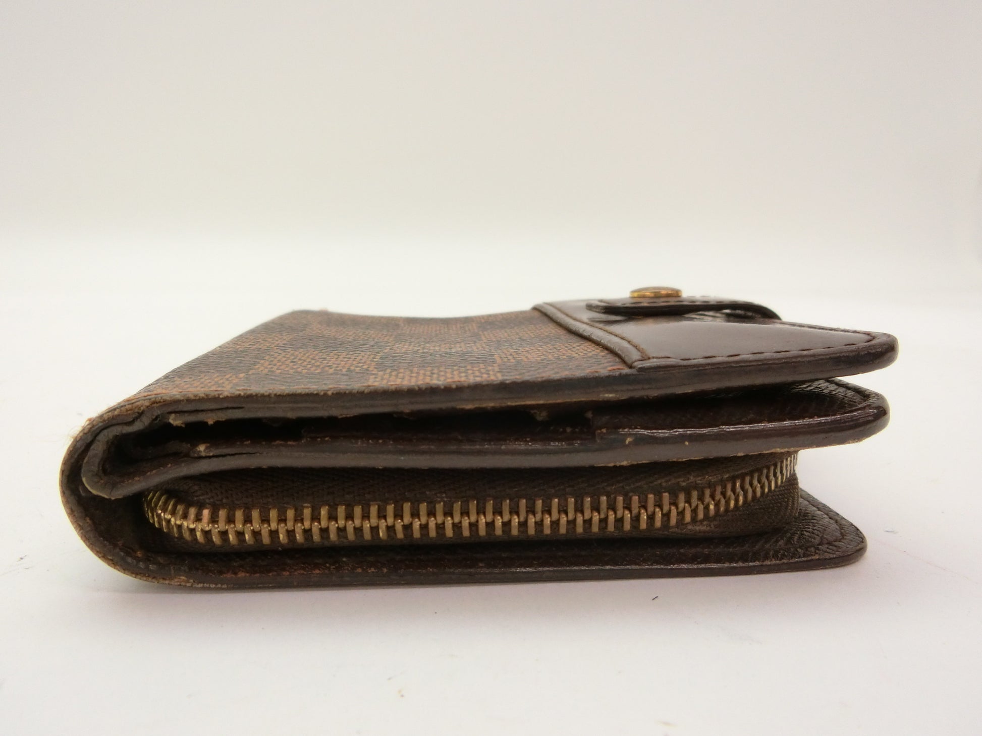 LOUIS VUITTON Damier Compact Zip Wallet