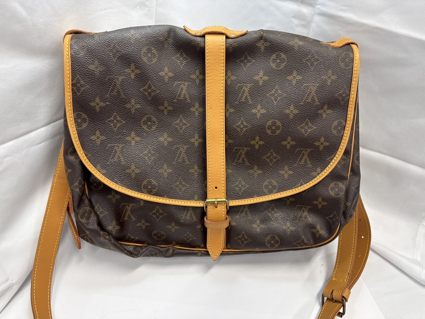 LOUIS VUITTON Vuitton Saumur 35 Shoulder Bag