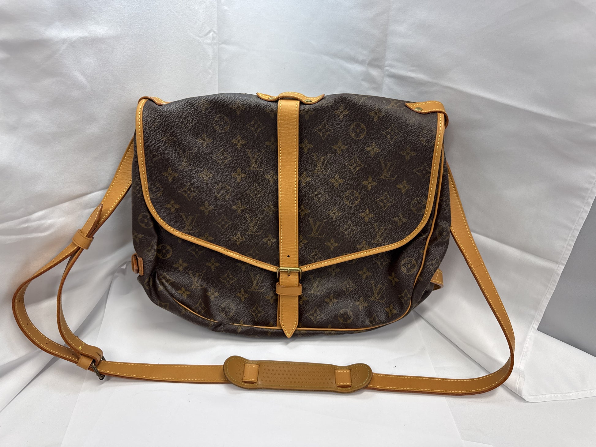LOUIS VUITTON Vuitton Saumur 35 Shoulder Bag