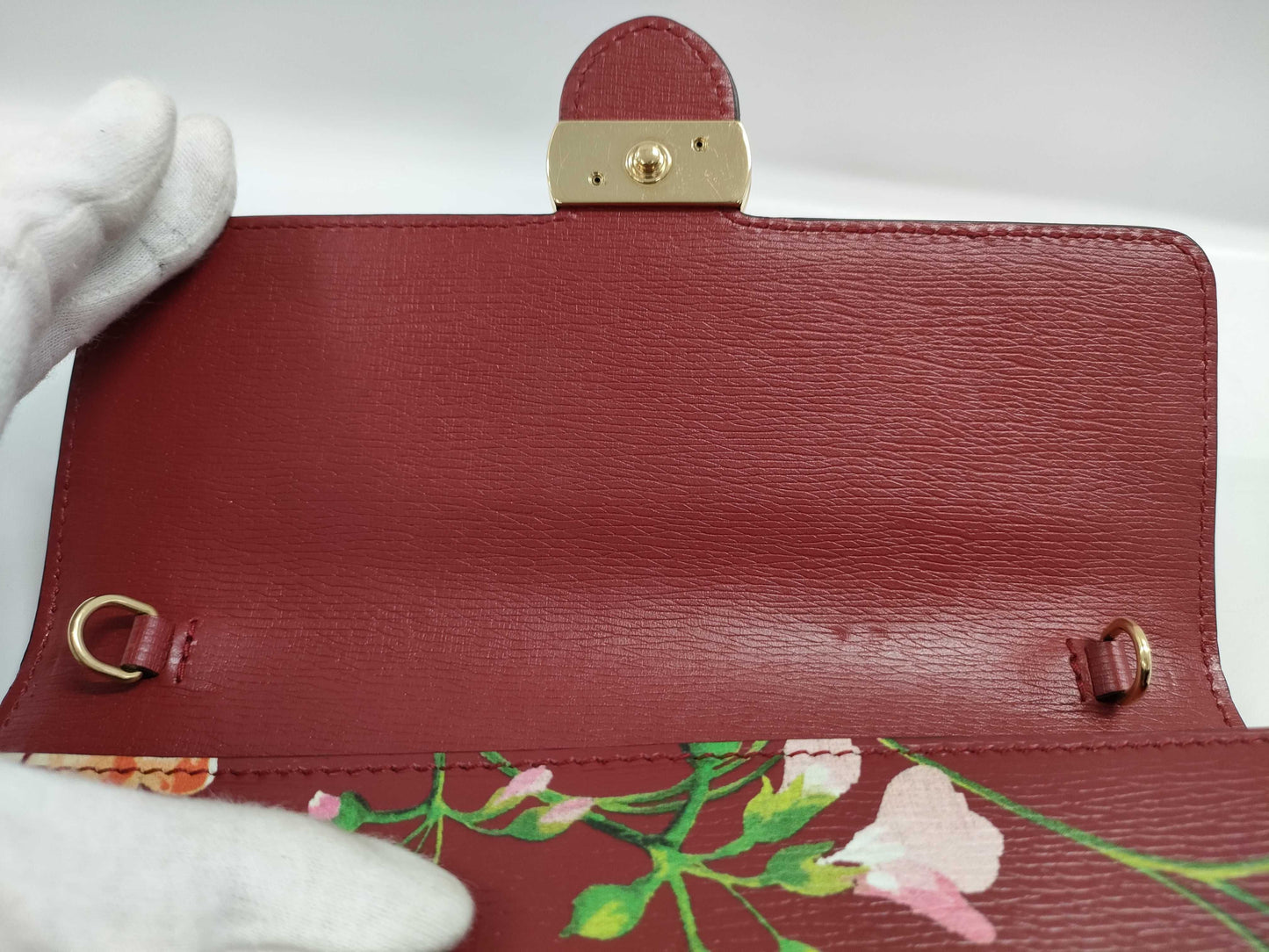 GUCCI Interlocking Chain Shoulder Bag in Leather with Red Flowers, 409340/0416