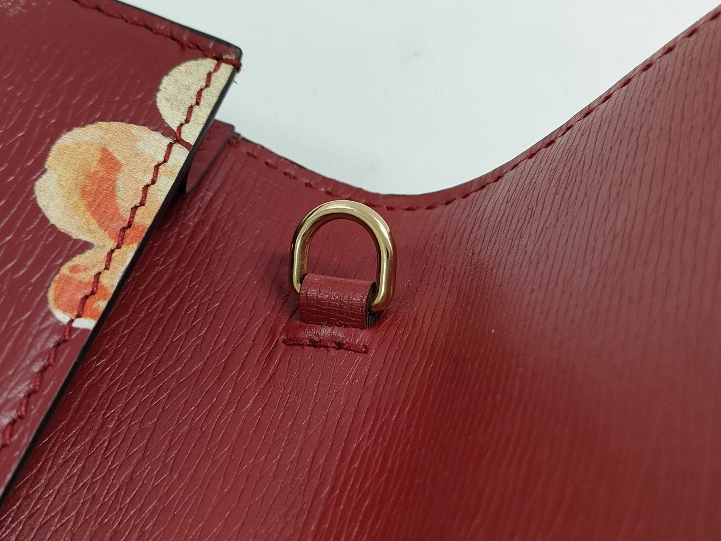 GUCCI Interlocking Chain Shoulder Bag in Leather with Red Flowers, 409340/0416
