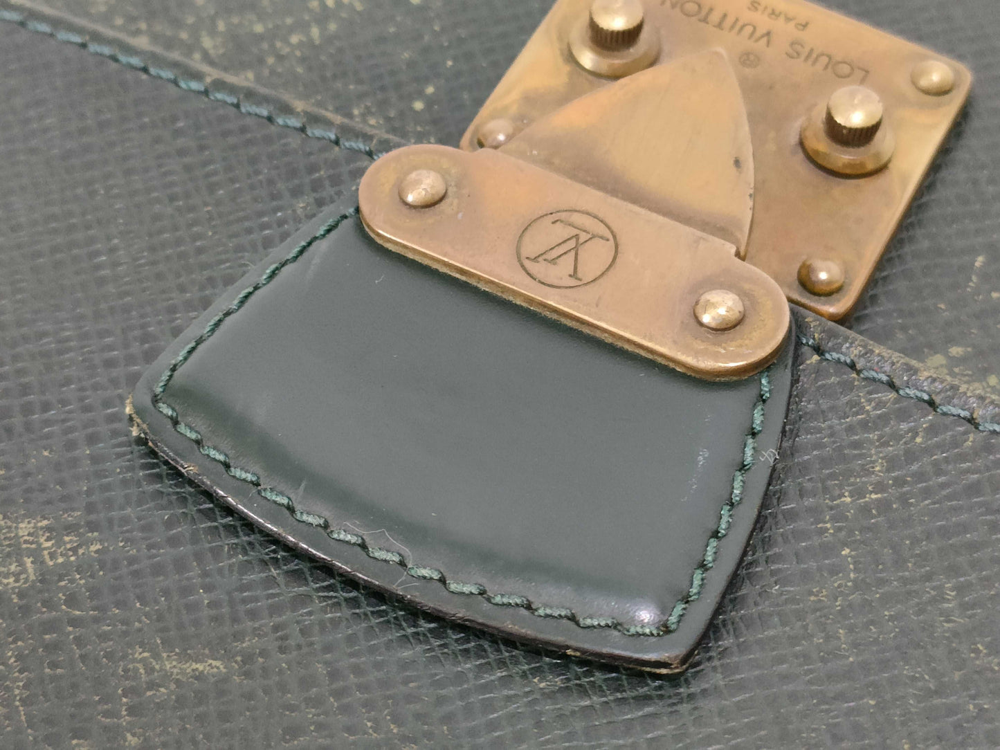 (10320_0212) LOUIS VUITTON Taiga Louis Vuitton Second Bag Taiga Clado M30194 Second Bag
