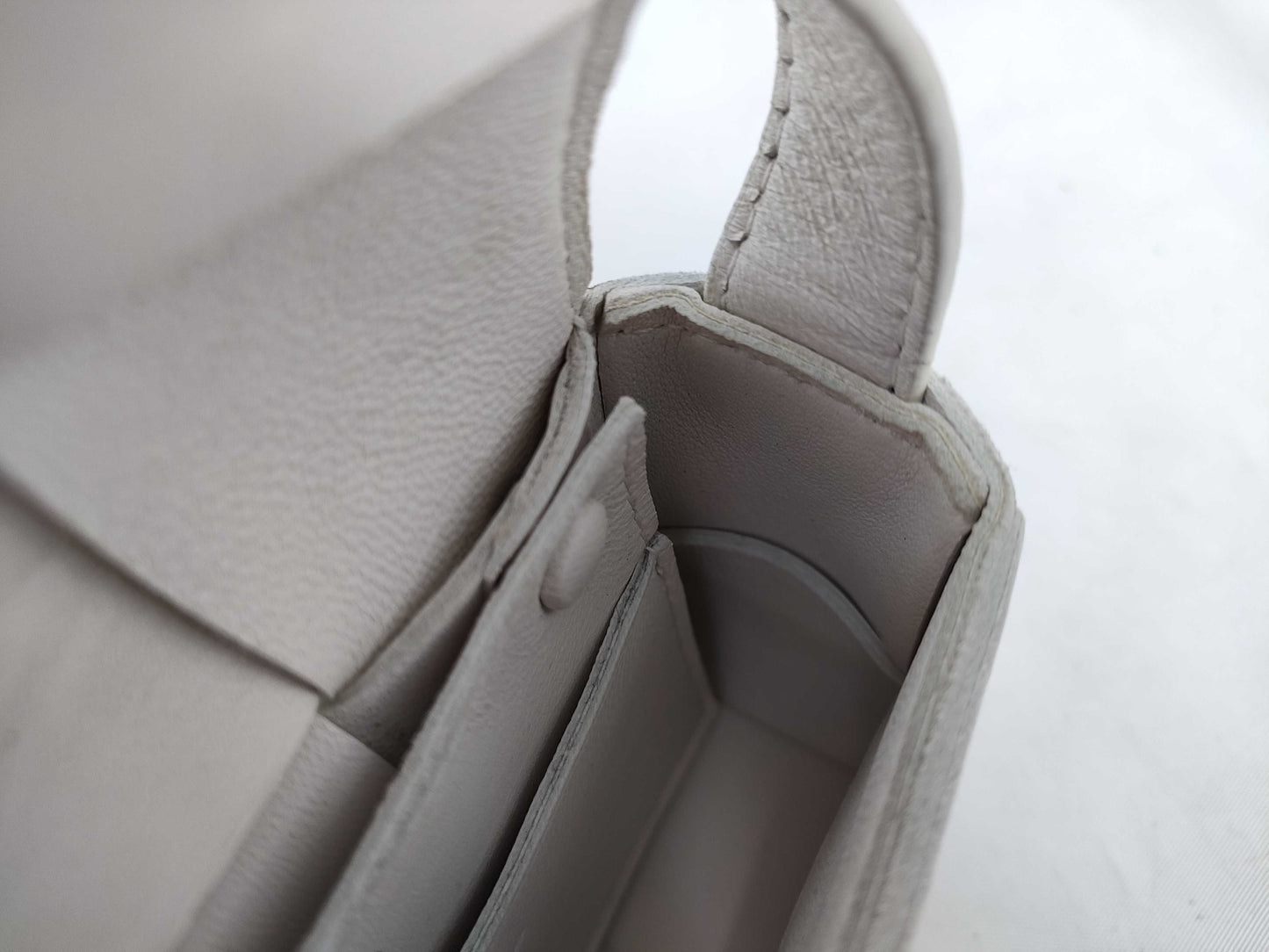 BOTTEGA VENETA Intrecciato Bottega Veneta Maxi Intrecciato Candy Cassette Shoulder Bag