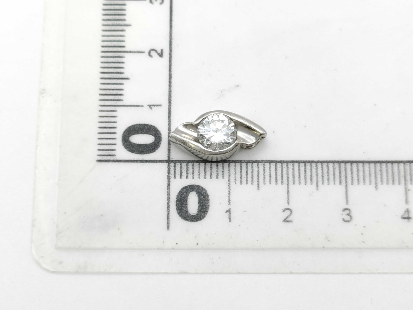 D1.01ct PT900 4.0g Pendant Top