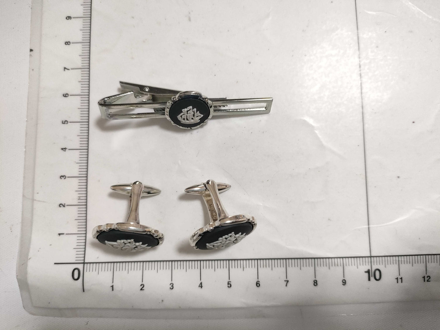 WEDGWOOD Tie Pin and Cufflinks Set