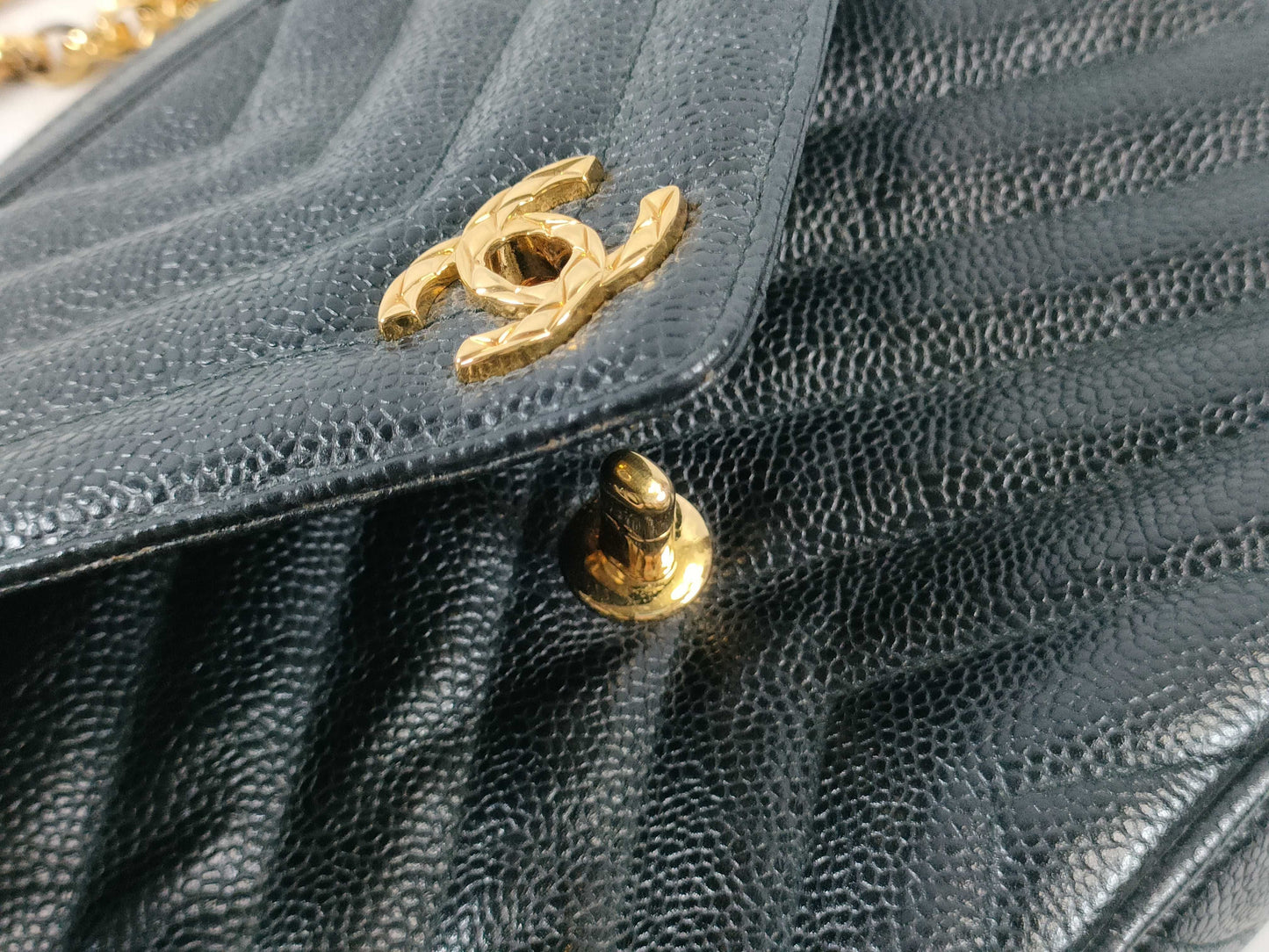 CHANEL Caviar Skin Chevron V-Stitch Fringe Chain Shoulder Bag 2556869