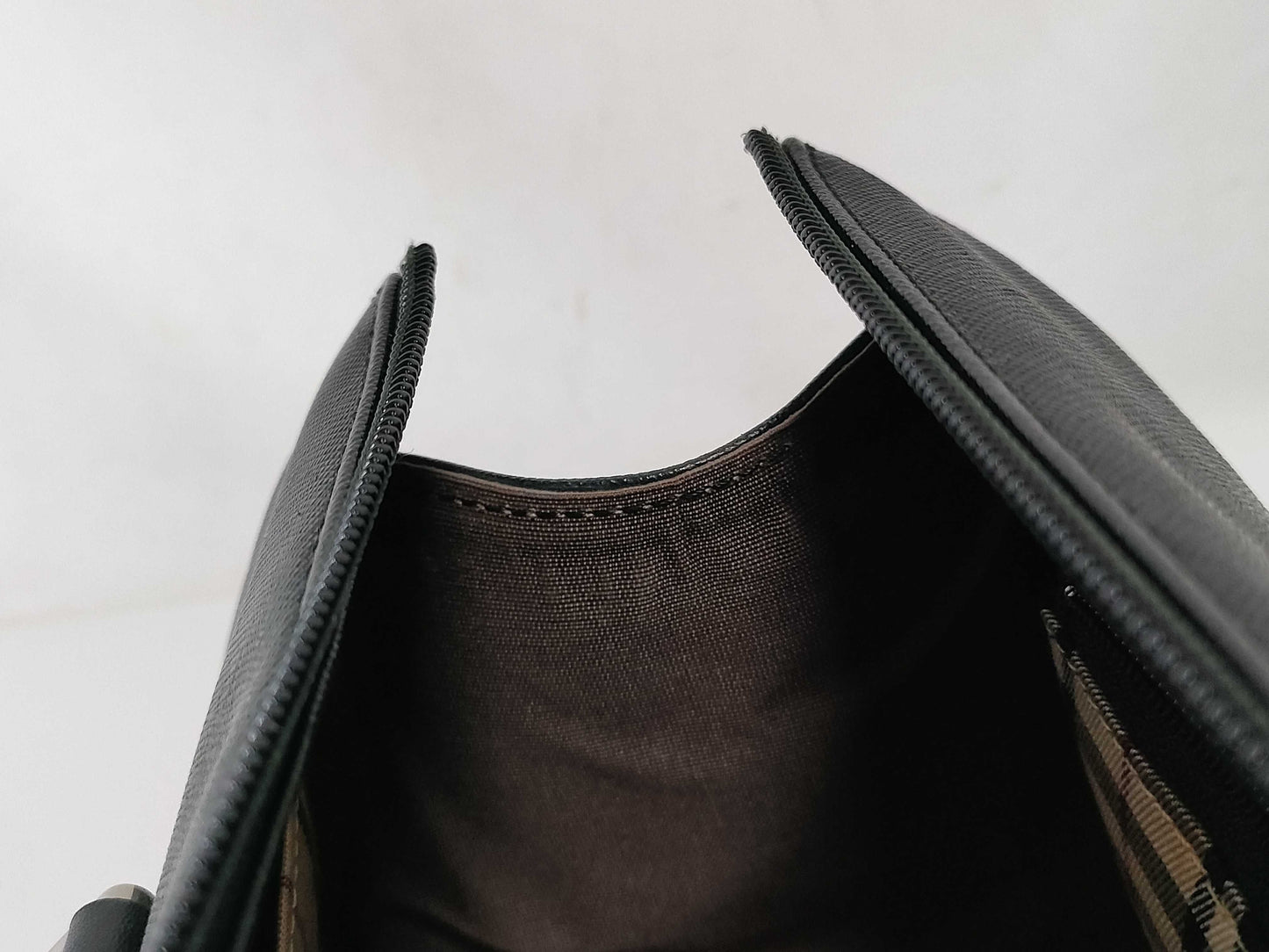 BURBERRY Black Handbag