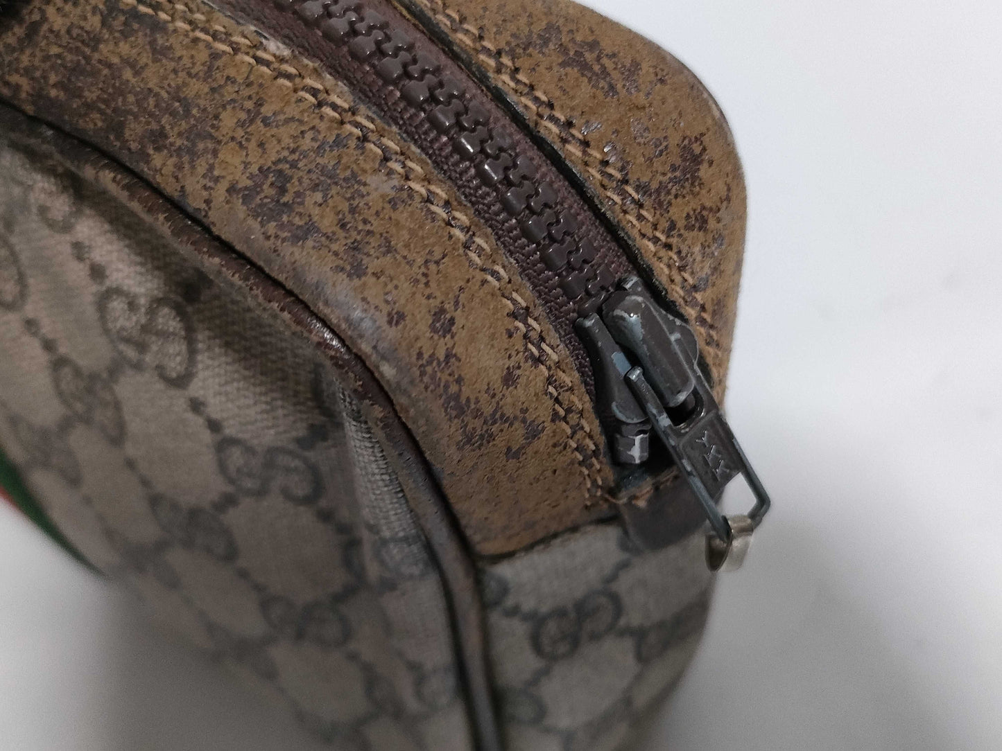 GUCCI GG Supreme Gucci Pouch Pouch