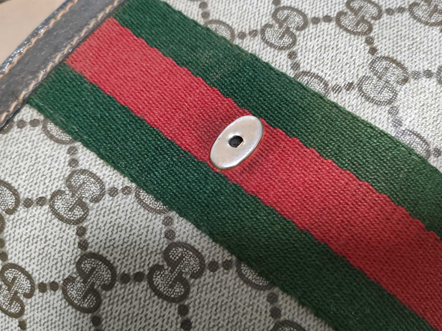 GUCCI GG Supreme GUCCI Sherry Line GG Supreme Gold Hardware Clutch Bag