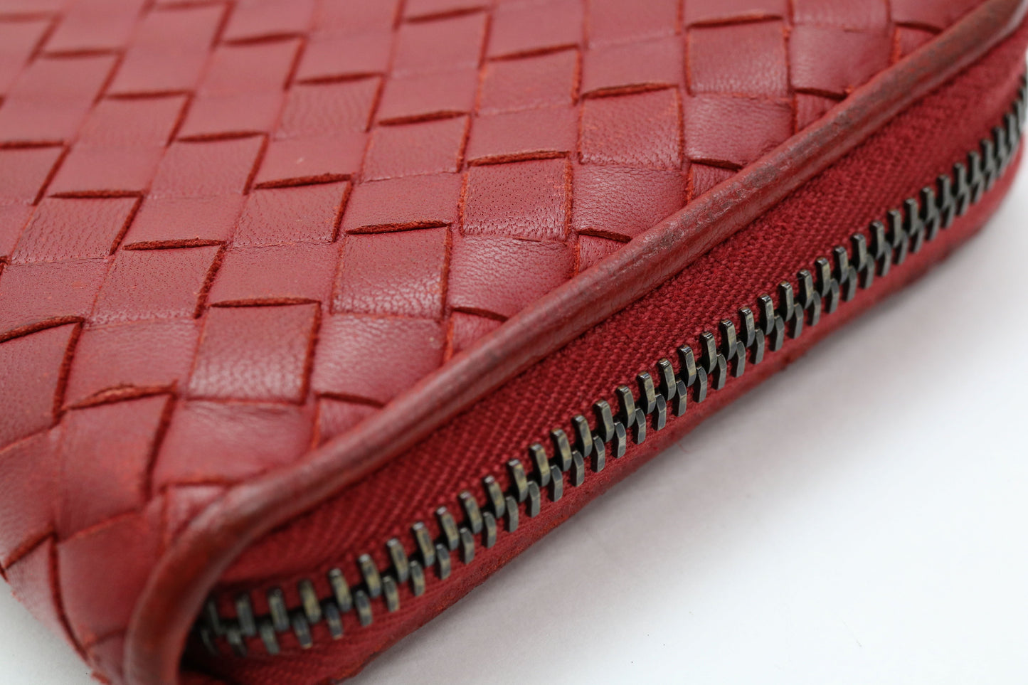 BOTTEGA VENETA Intrecciato Round Zip Wallet