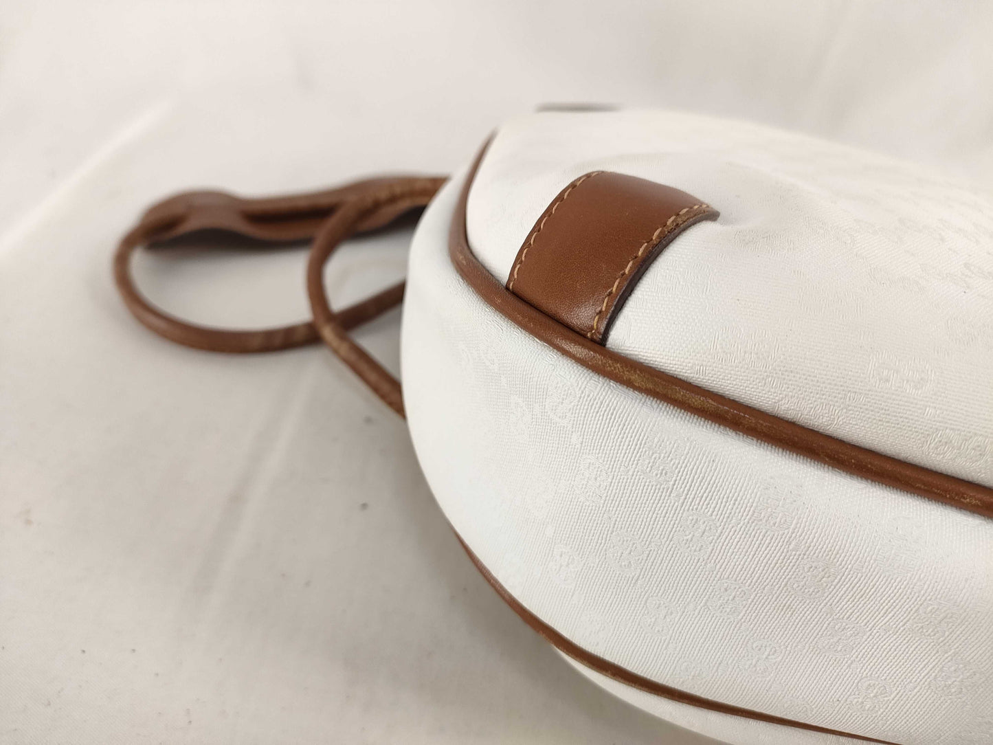 GUCCI 001/104 Shoulder Bag Micro GG PVC and Leather White and Brown Shoulder Bag