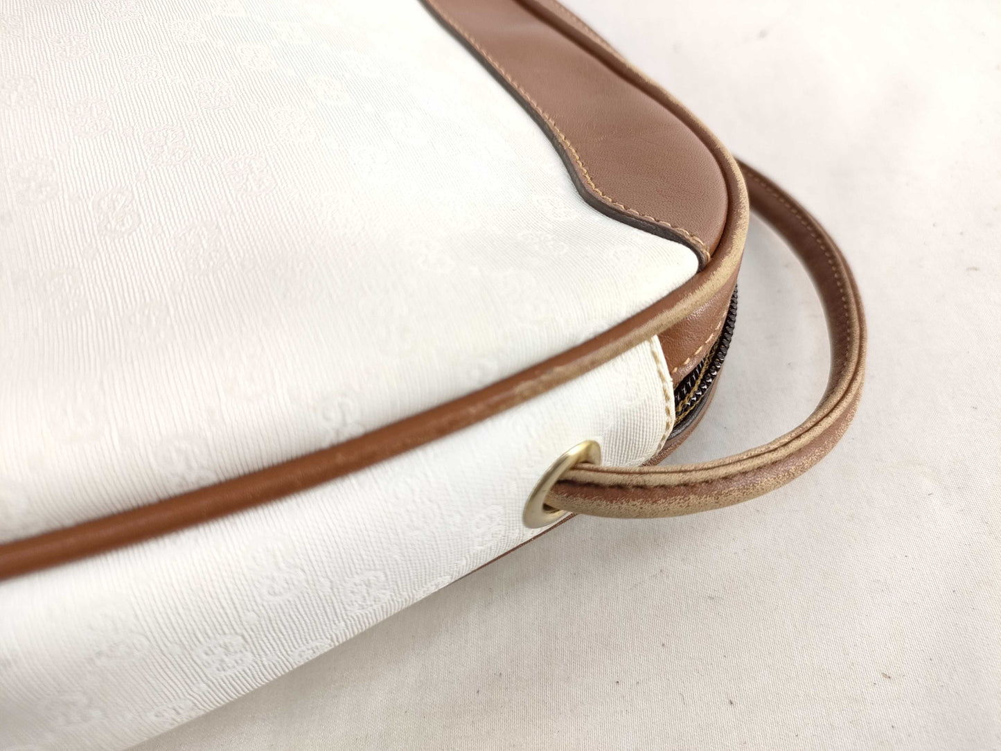 GUCCI 001/104 Shoulder Bag Micro GG PVC and Leather White and Brown Shoulder Bag