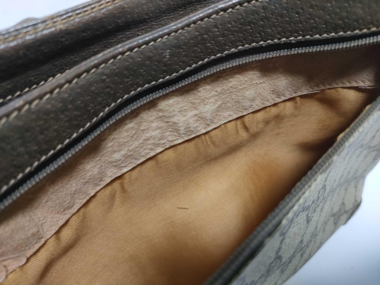 GUCCI Old Gucci GG Supreme Shoulder Bag