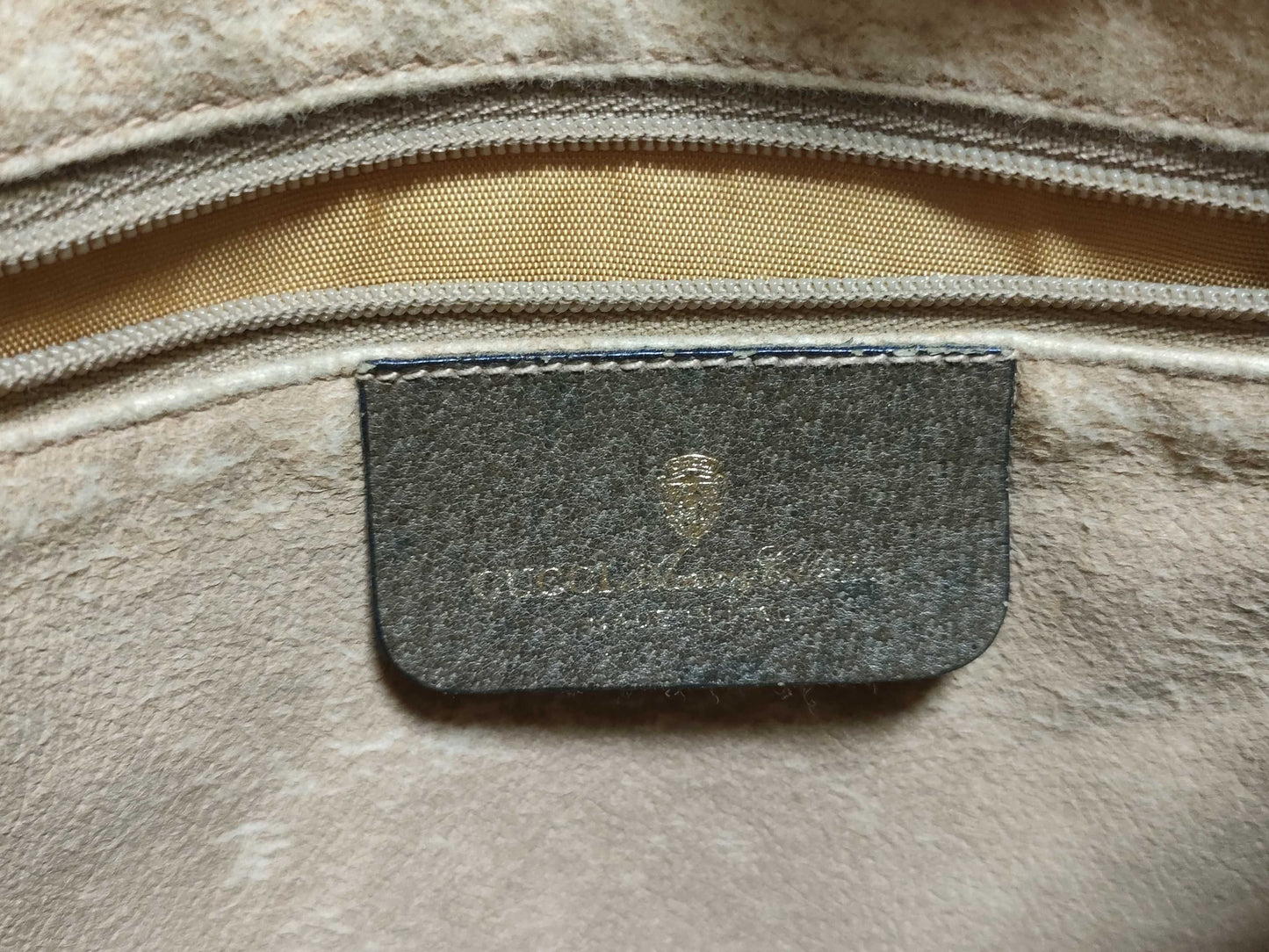 GUCCI Old Gucci GG Supreme Shoulder Bag