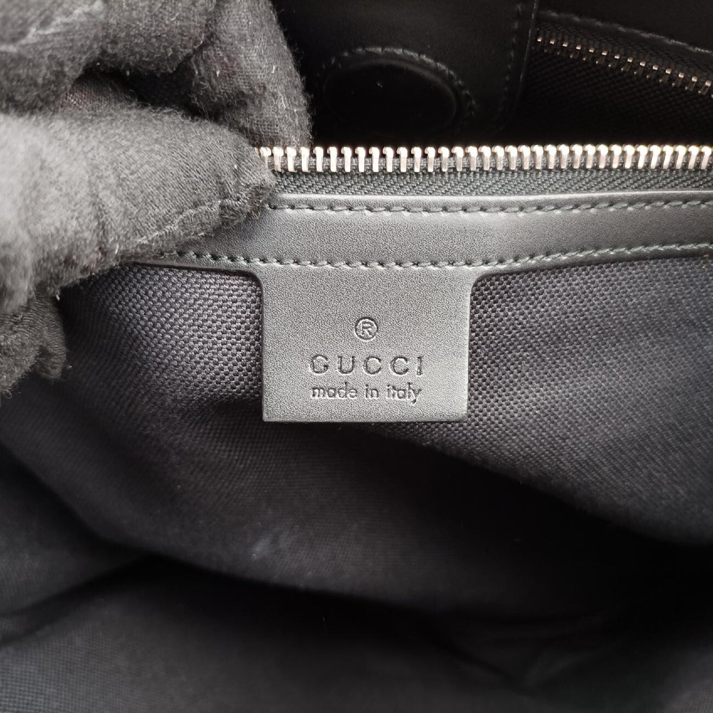 GUCCI GG Supreme Tiger Black x Multi PVC Coated Canvas Shoulder Bag 495559C029271246