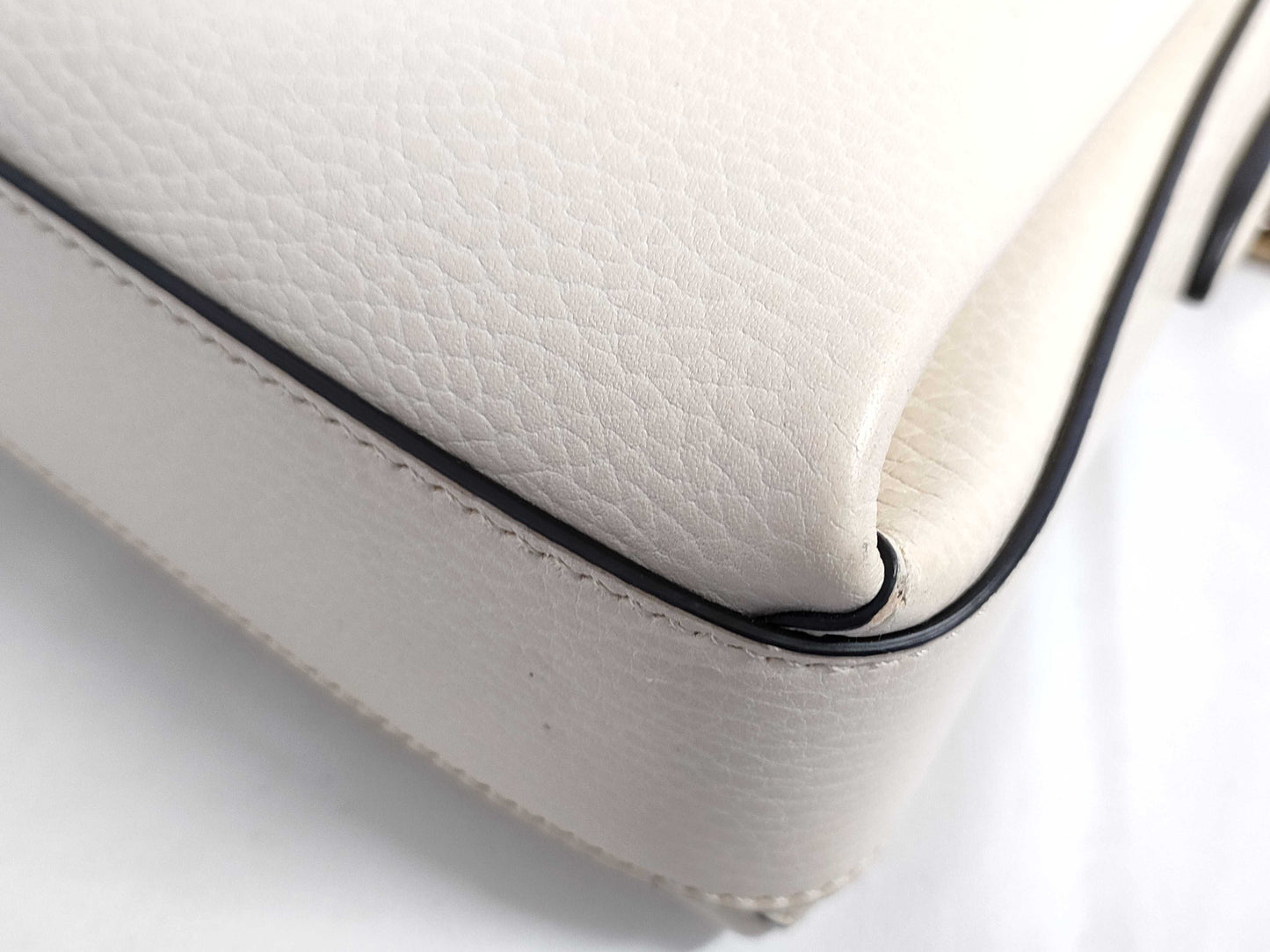 GUCCI GUCCI Gucci Interlocking G Chain Shoulder Bag Ivory with Gold Hardware Calfskin Shoulder Bag