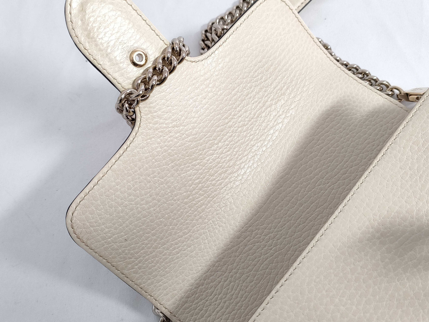 GUCCI GUCCI Gucci Interlocking G Chain Shoulder Bag Ivory with Gold Hardware Calfskin Shoulder Bag