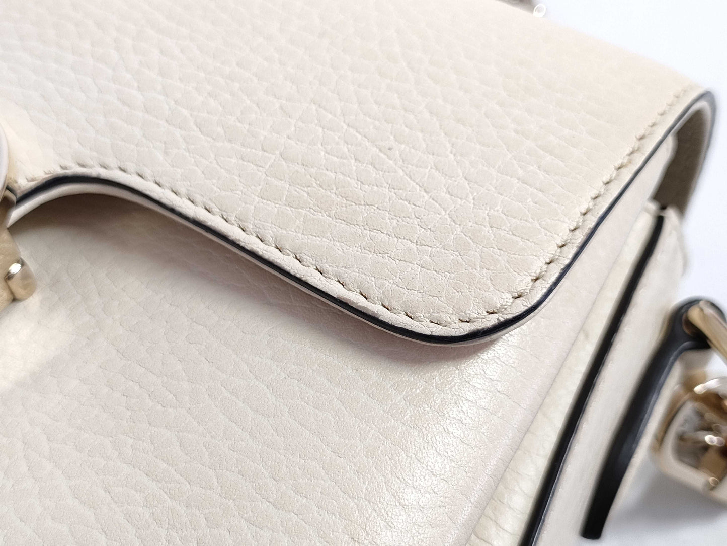 GUCCI GUCCI Gucci Interlocking G Chain Shoulder Bag Ivory with Gold Hardware Calfskin Shoulder Bag