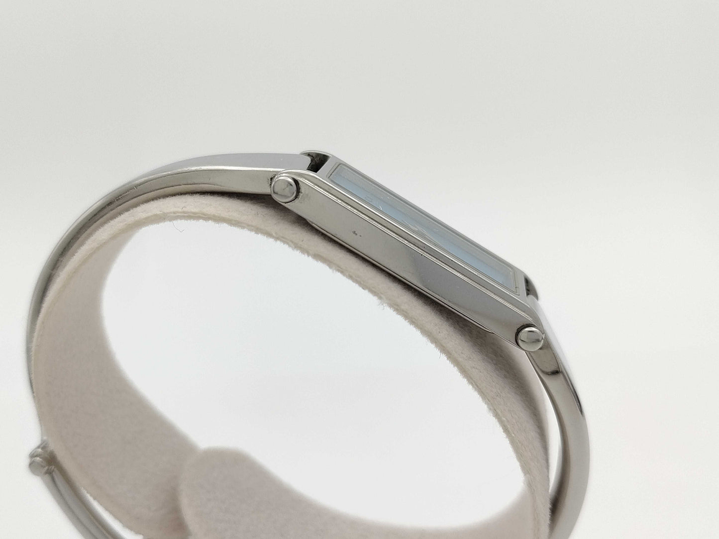 GUCCI 1500L 0489975 Blue Shell Dial Women's Watch