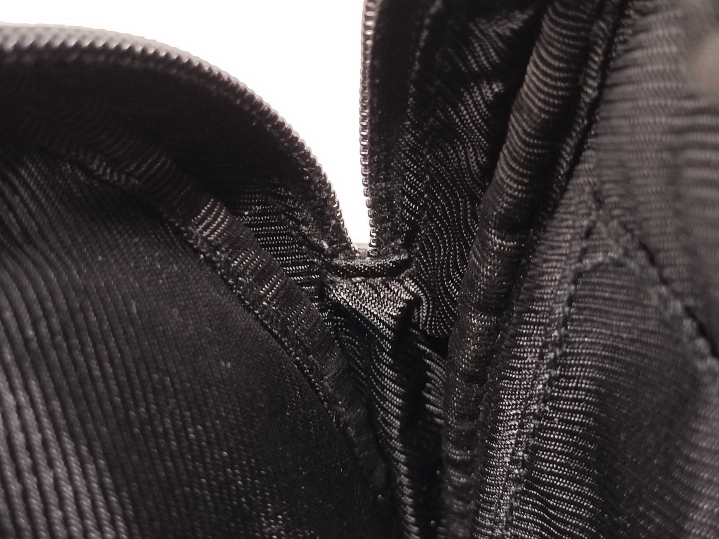GUCCI GG Canvas Shoulder Bag in Black