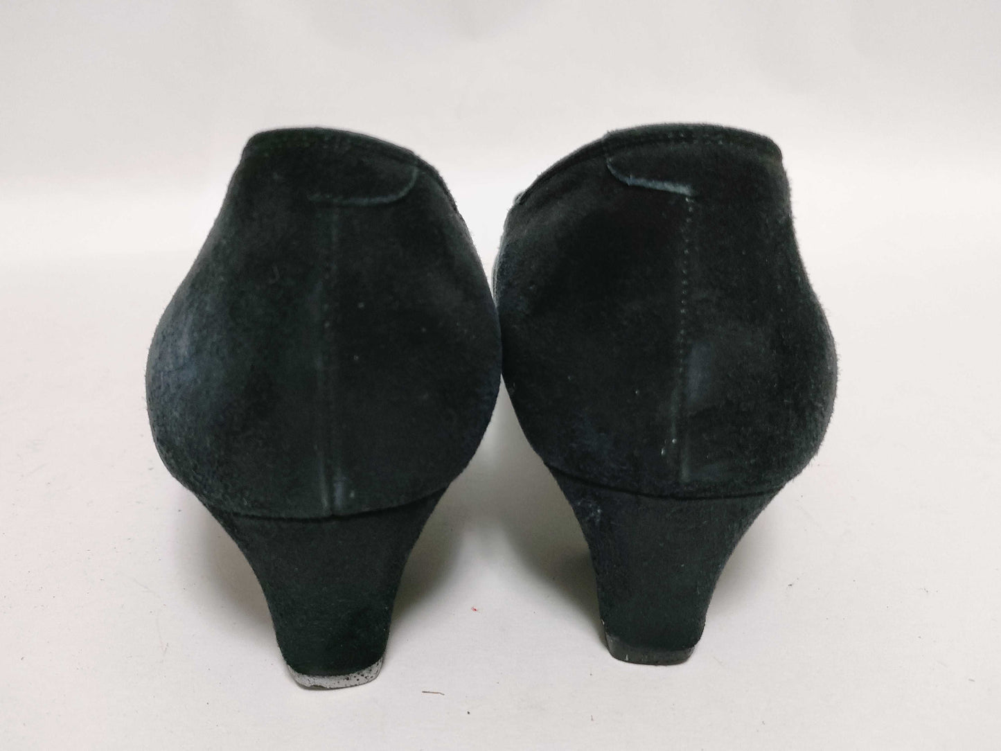 Yves Saint Laurent Yves Saint-Laurent low-heel pumps