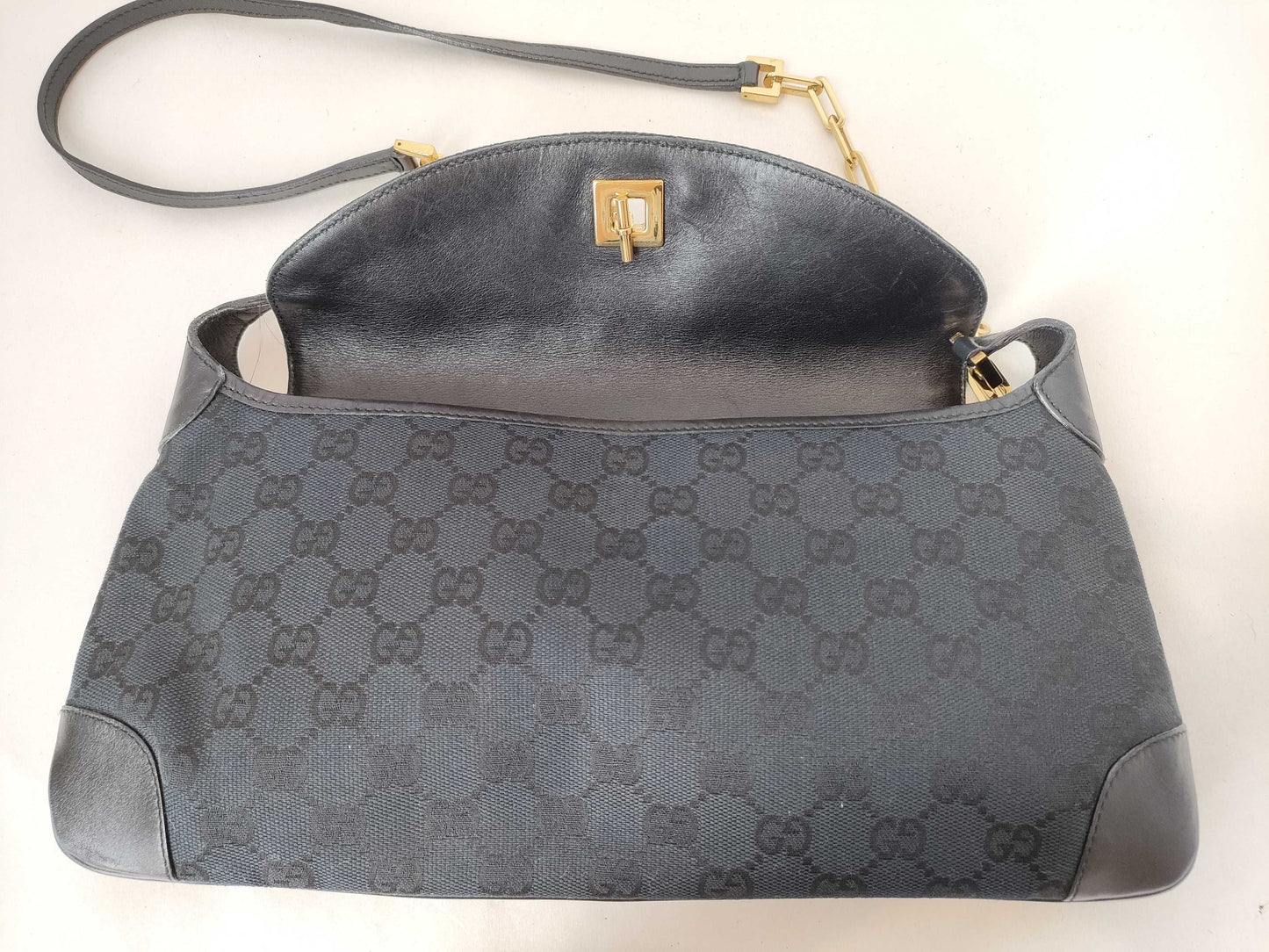 GUCCI GG Canvas Black Shoulder Bag