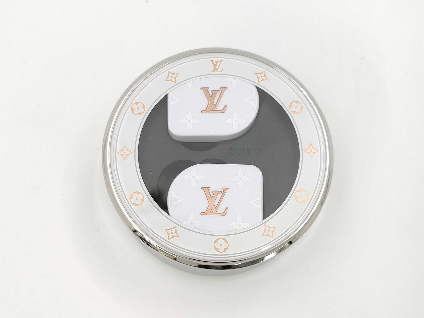 LOUIS VUITTON Horizon Earphones and other accessories