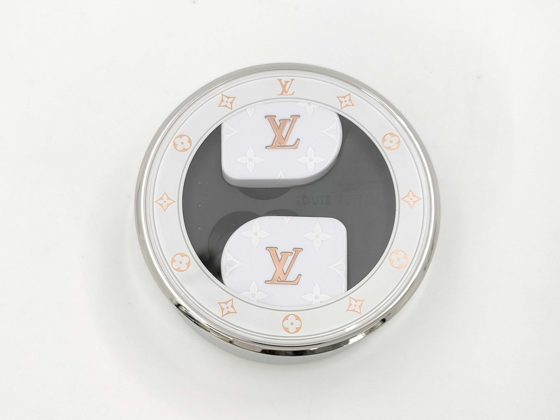 LOUIS VUITTON Horizon Earphones and other accessories