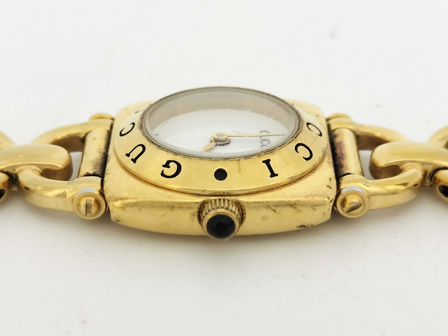 GUCCI 6400L 0008224 GP/QZ White Dial Women's Watch, Not Working/No Operational Guarantee