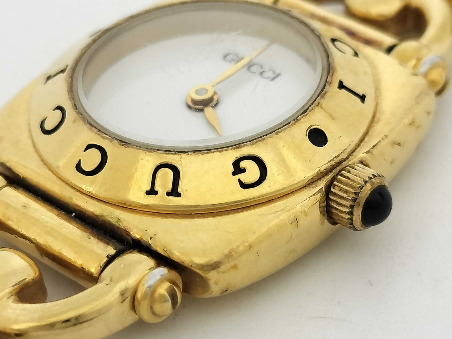 GUCCI 6400L 0008224 GP/QZ White Dial Women's Watch, Not Working/No Operational Guarantee