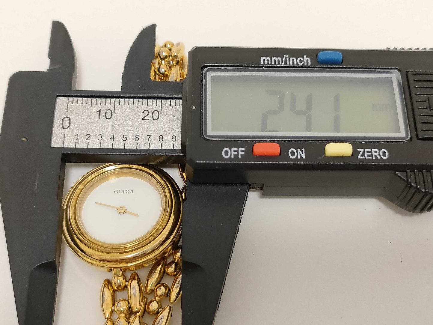 GUCCI 11/12.2 0369465 GP/QZ White Dial Women's Watch