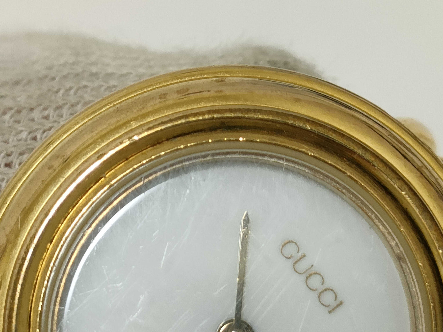 GUCCI 11/12.2 0369465 GP/QZ White Dial Women's Watch
