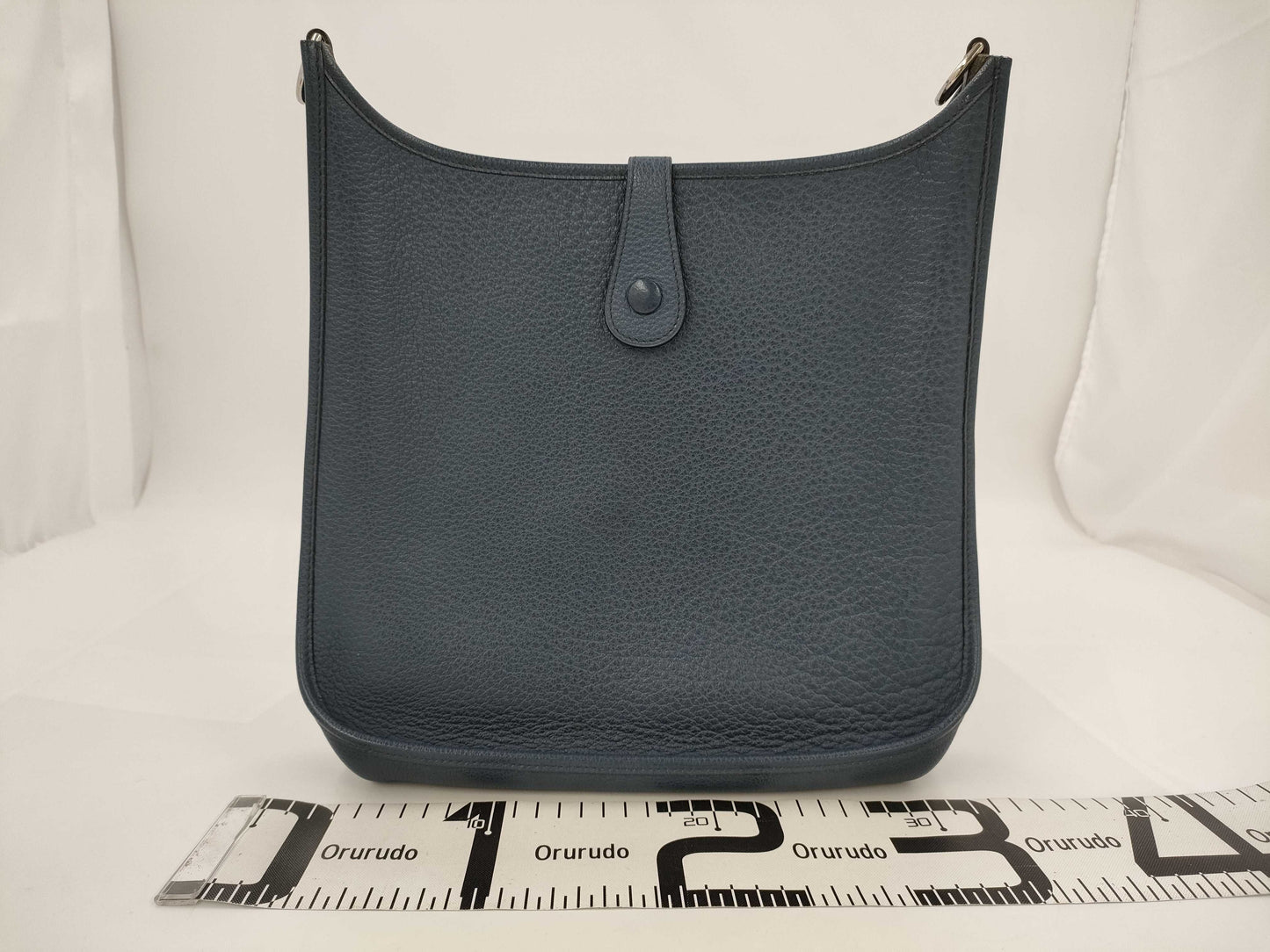 HERMES Evelyn Taurillon Clemence Shoulder Bag