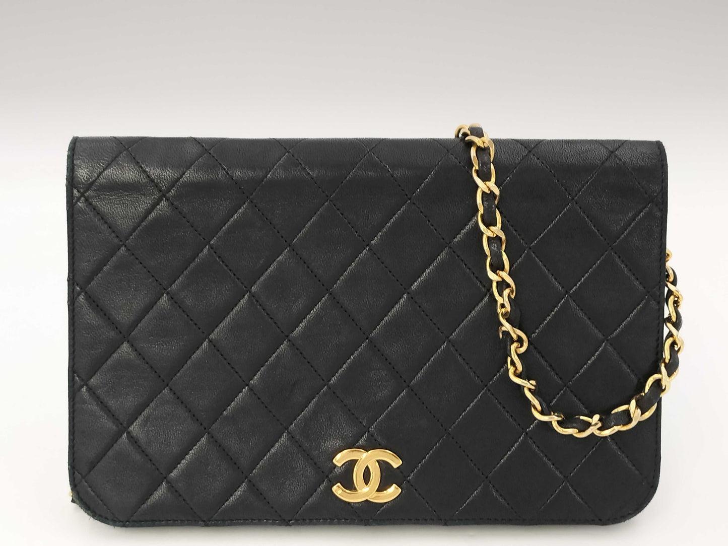 CHANEL Chain Shoulder Bag
