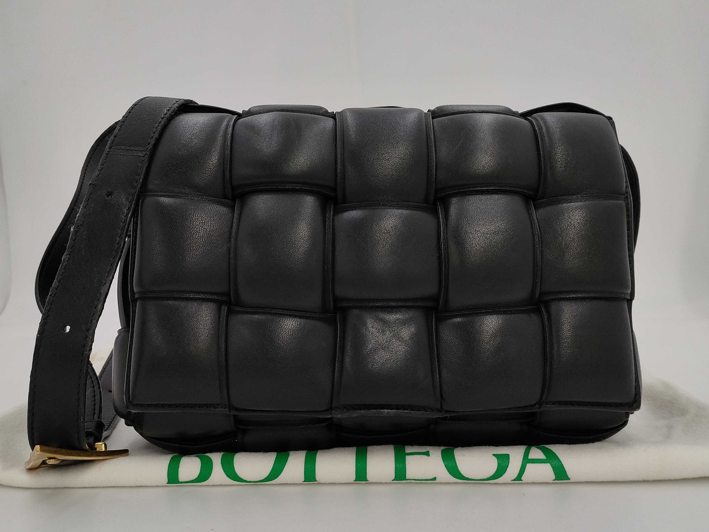 BOTTEGA VENETA Padded Cassette Black Shoulder Bag 591970VCQR18425