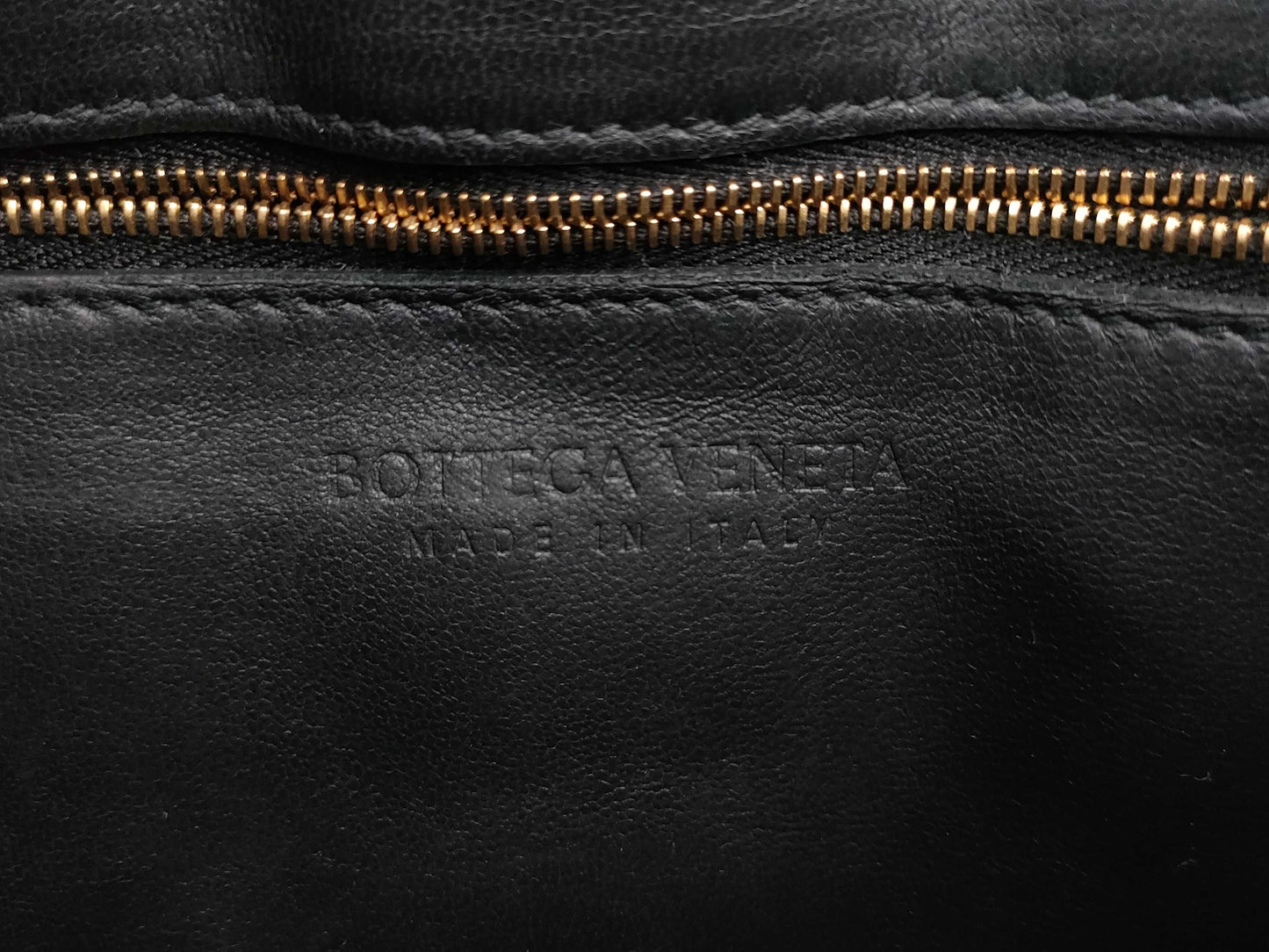 BOTTEGA VENETA Padded Cassette Black Shoulder Bag 591970VCQR18425