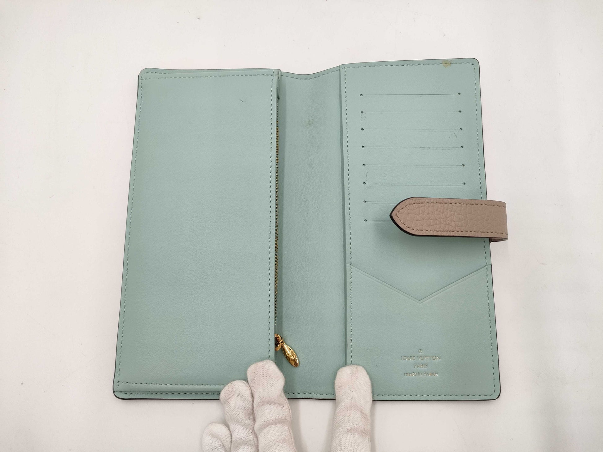 LOUIS VUITTON LOUIS VUITTON Other Line Bags Capucines Vertical Wallet Taurillon Long Wallet Beige x Blue