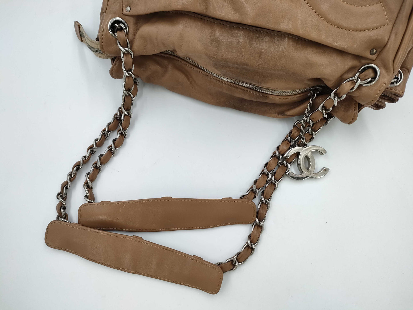 CHANEL shoulder bag