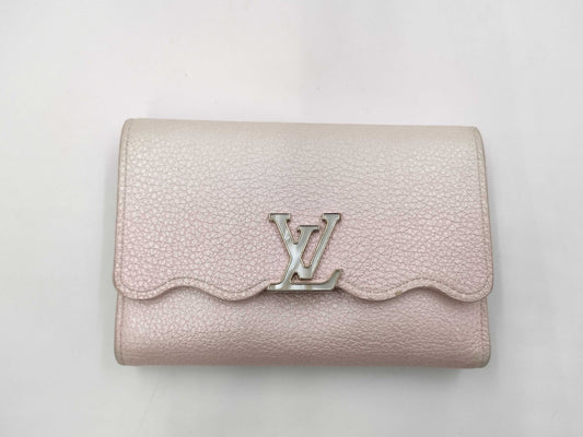 LOUIS VUITTON Portefeuille Capucines Wallet