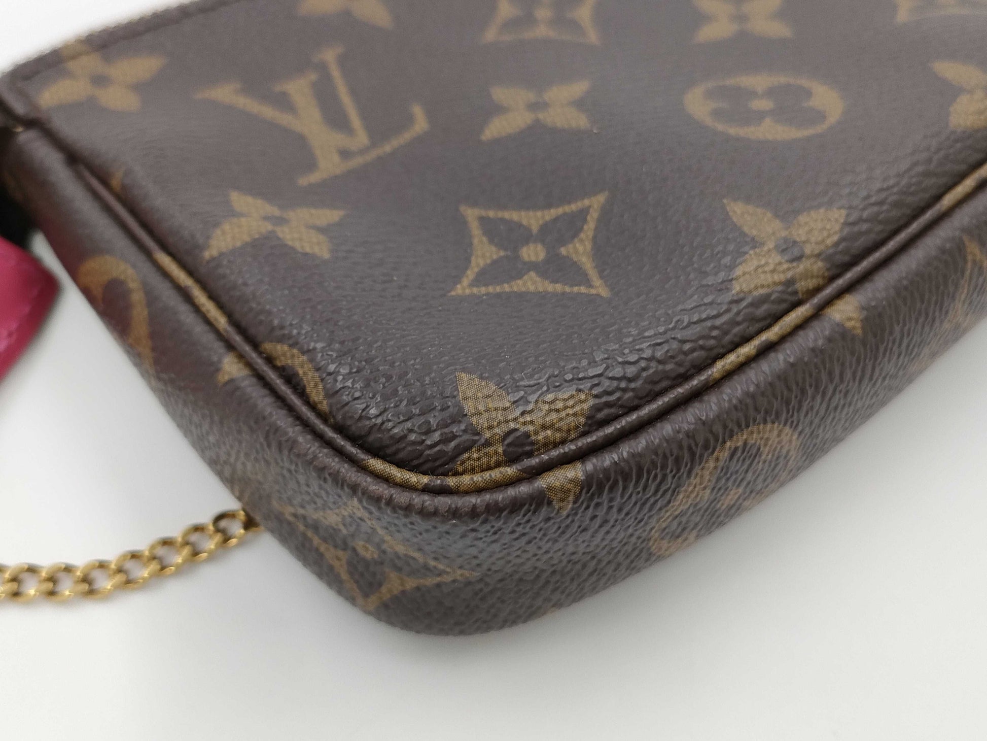 LOUIS VUITTON Mini Pochette Accessoires Pouch